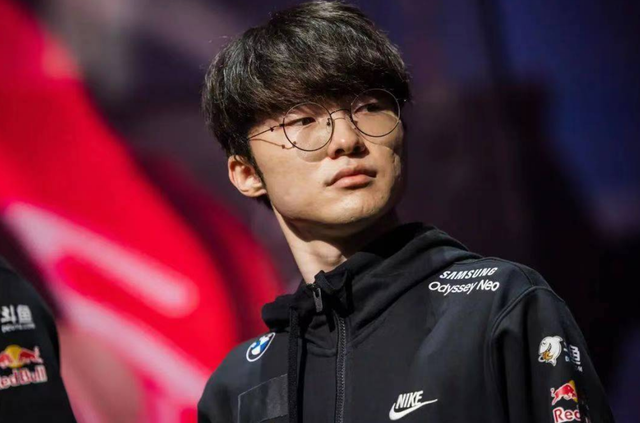 开云-Faker重返赛场，夺冠首场状态出色，热火观众沸腾！热度持续攀升(faker夺冠是哪几个赛季)